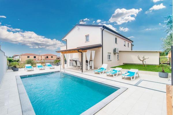 Silver Novigrad With Private Pool Villa
